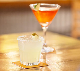 Woman talking to a dietitian at a table with cocktails on it